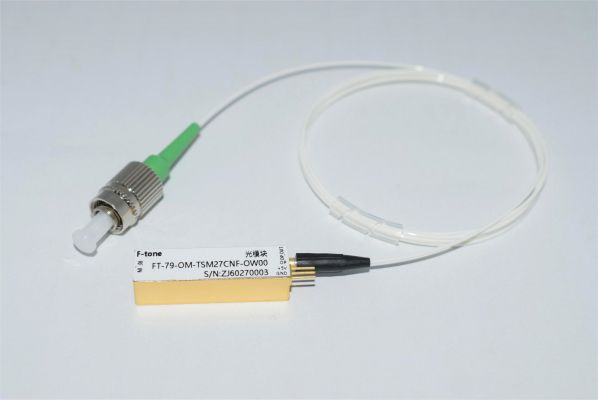 3GHz DWDM集成模拟光发模浚？？？？？